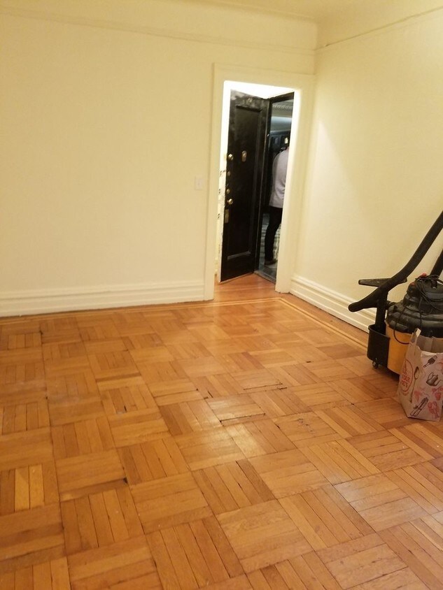 Foto principal - 112 W 16th St
