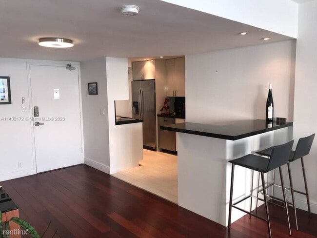Building Photo - 1 br, 1.5 bath Condo - 1200 West Ave Apt PH6