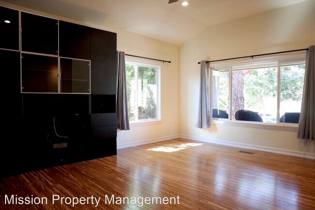 Building Photo - 4 br, 2 bath House - 1140 Bennet Ct