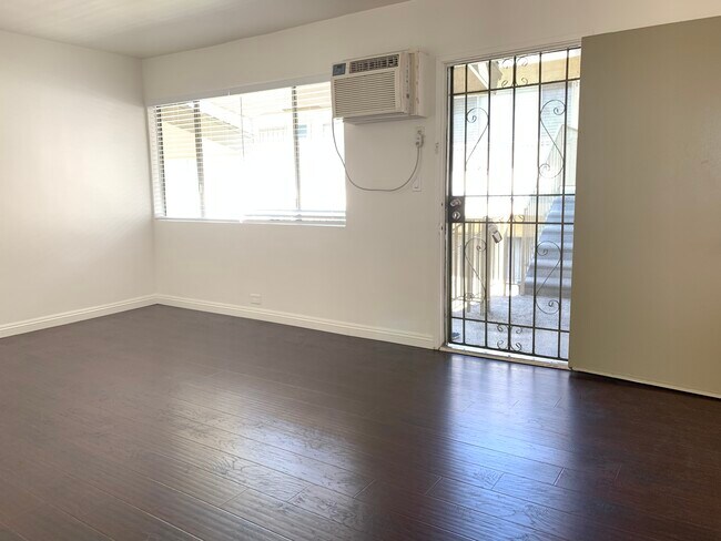 Building Photo - 6130 Mesa Ave