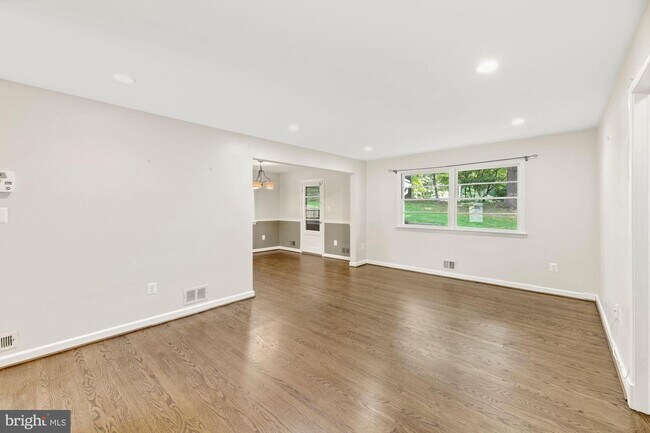 Building Photo - 3613 N Kensington St