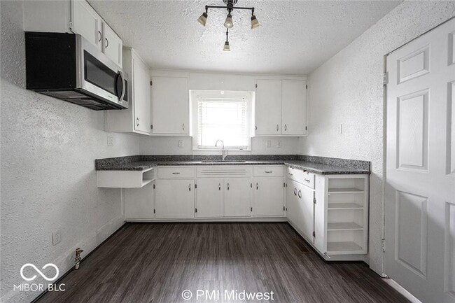 Building Photo - 1433 W 5th St