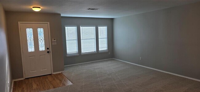 Foto del edificio - 3037 Bradford Park Dr