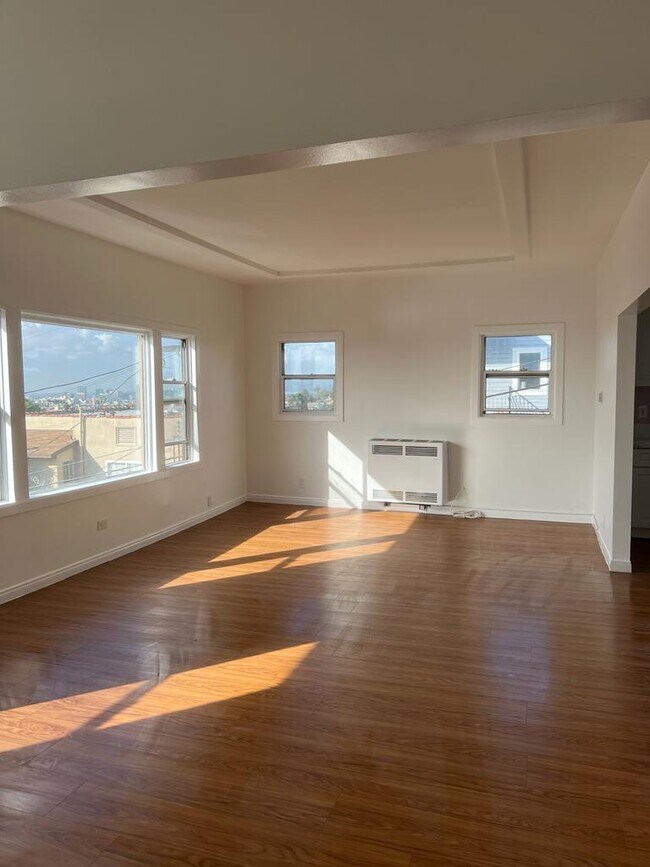 Building Photo - 1151 Figueroa Ter