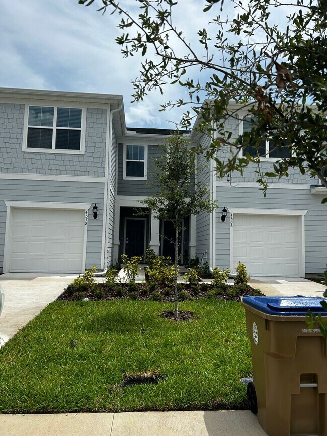 Foto del edificio - Move In ASAP!! - Brand New 3 bedroom 2.5 bath Townhouse for rent in Kissimmee, FL.