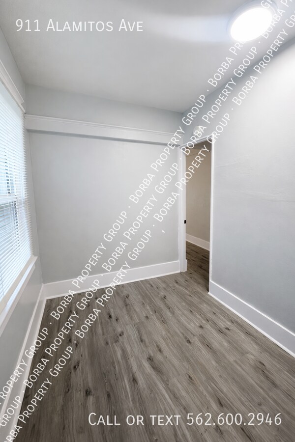 Foto del edificio - 911 Alamitos Ave