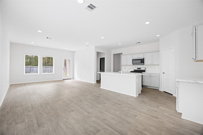 Building Photo - 24059 Kentwood Springs Dr