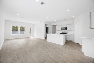 Building Photo - 24059 Kentwood Springs Dr