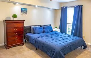 Building Photo - 2826 S Bartell Dr