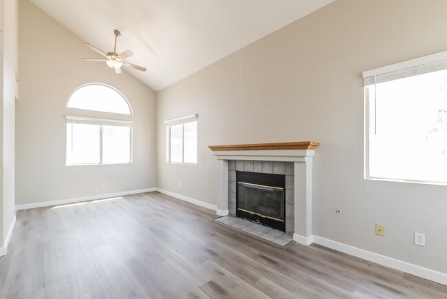 Building Photo - 2205 Farmouth Cir