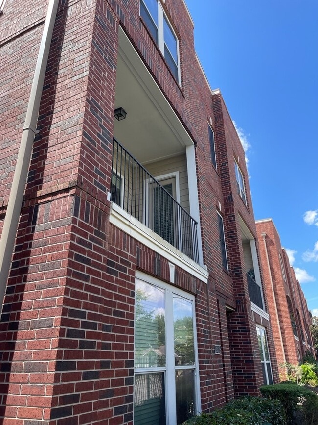 Building Photo - 2313 Hutchins St