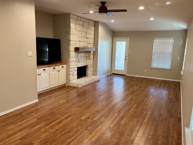 Foto del edificio - Charming 4-Bedroom Home in South Austin’s ...