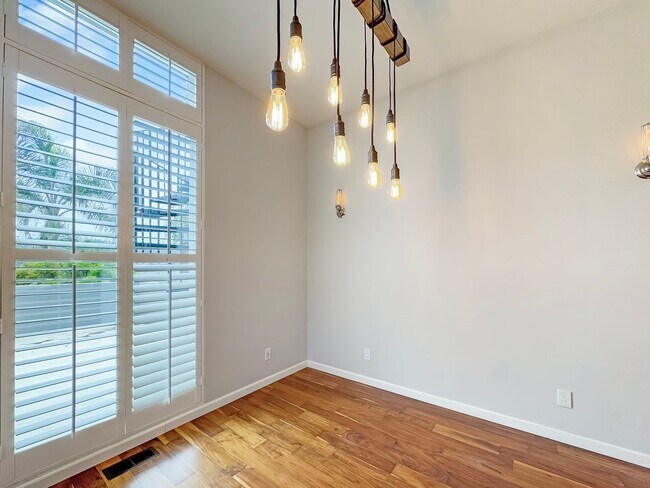 Foto del edificio - Stunning 3B/3BA House in Del Mar!