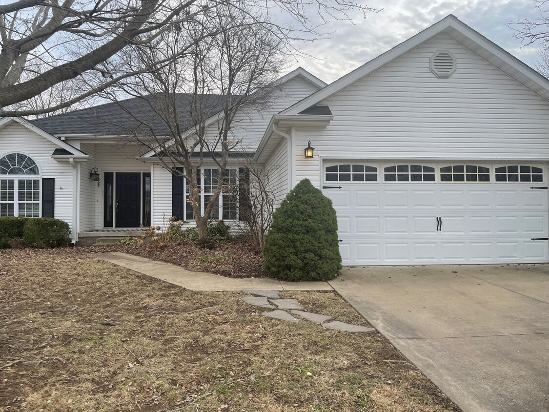 Primary Photo - COMING SOON IN CARL JUNCTION: Beautiful 3BR/2BA home in Carl Junction with fenced in yard and sto...