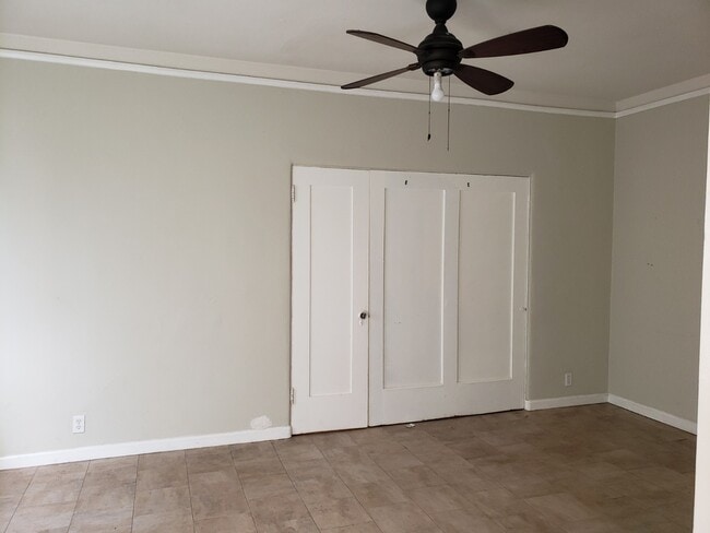 Building Photo - 723 E 3rd St