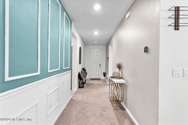 Foto del edificio - 595 Wild Rose Ln