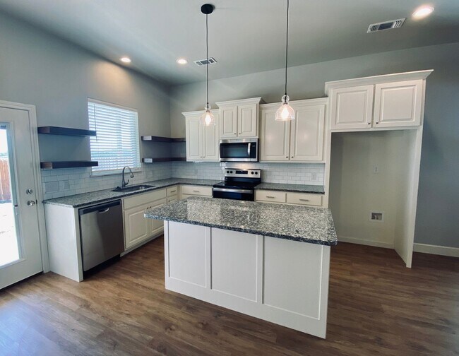 Building Photo - Recently Constructed 3/2/2 in Cooper ISD