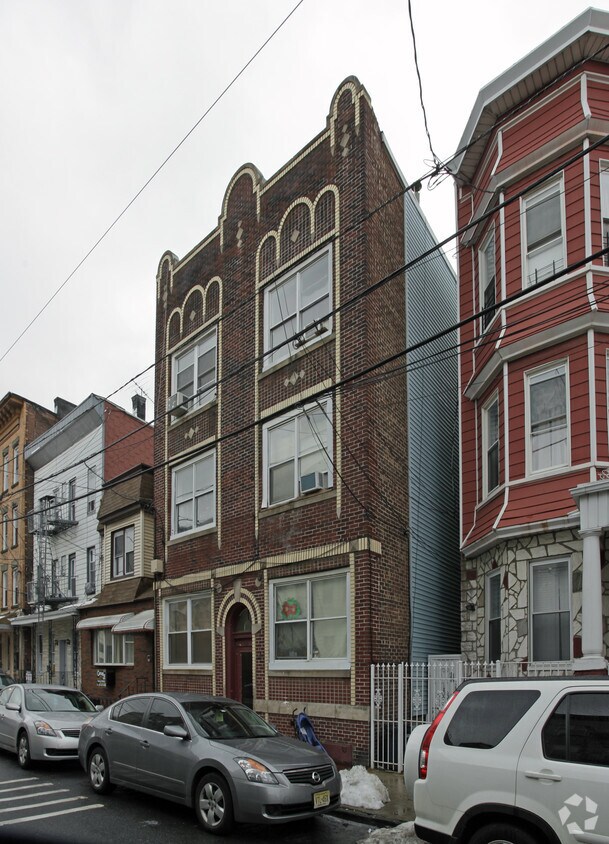 Primary Photo - 533 27th St