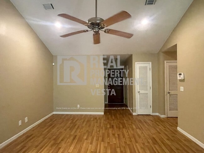 Building Photo - 932 S Confederate Dr