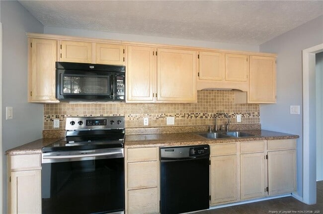 Building Photo - 7014 Pantego Dr