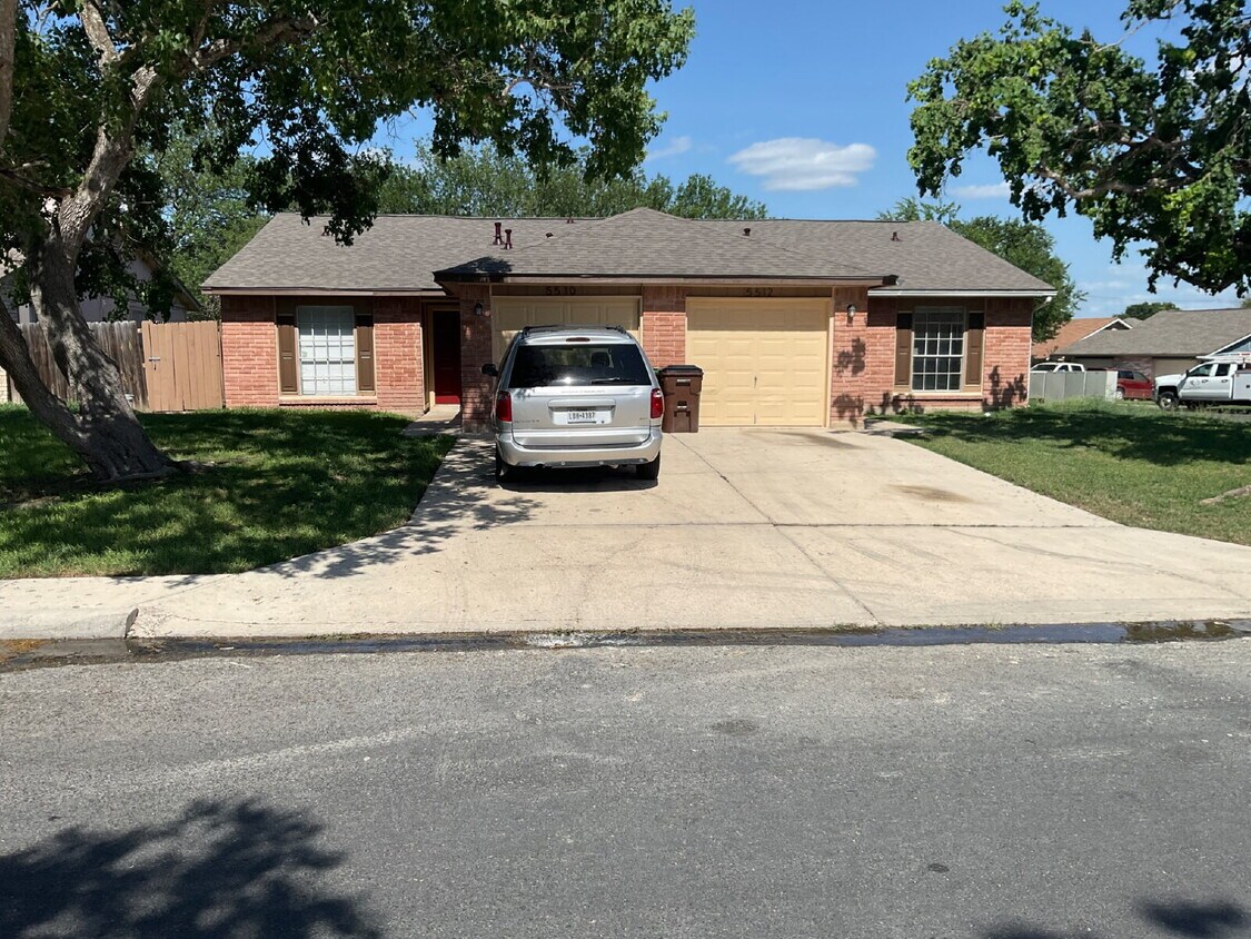 5512 Lochmoor- - 5512 Lochmoor-
