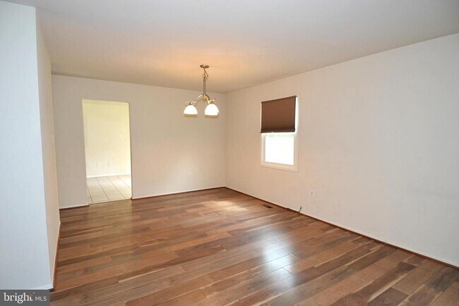 Foto del edificio - 3717 Irongate Ln