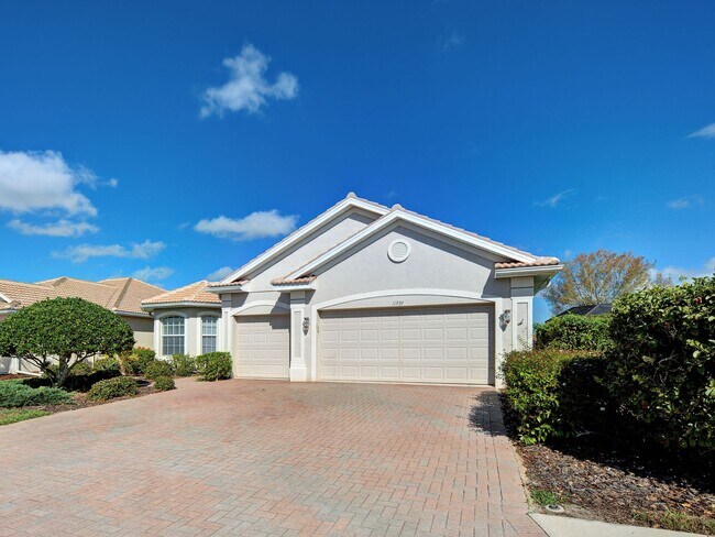 Foto del edificio - 3BD/2BA/3 Car Garage in Stoneybrook