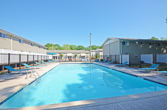 Swimming Pool - Sterling Villas Apartments