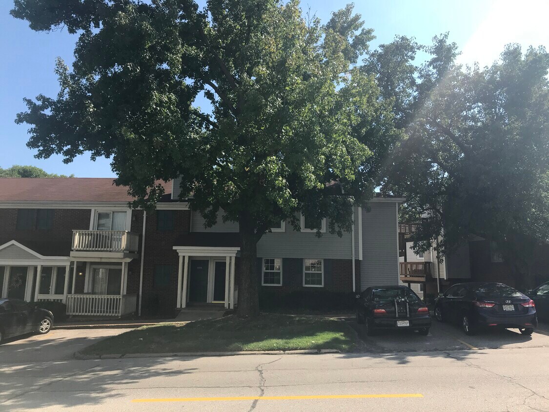 8814 Eager Rd Unit 8814, Brentwood, MO 63144 Condo for Rent in