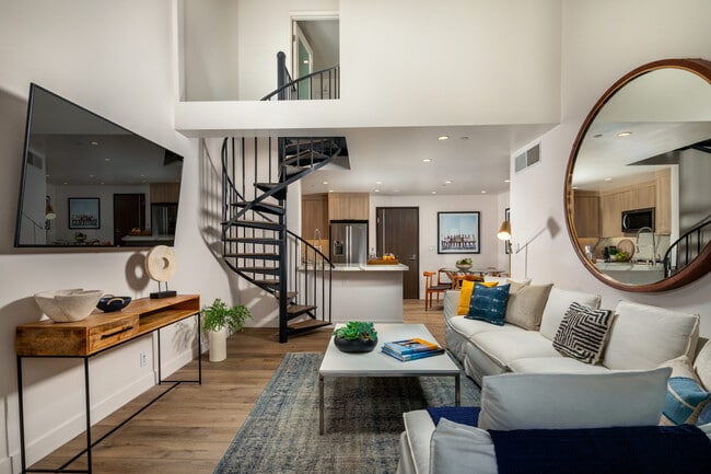 Building Photo - Residences on Third Street Promenade