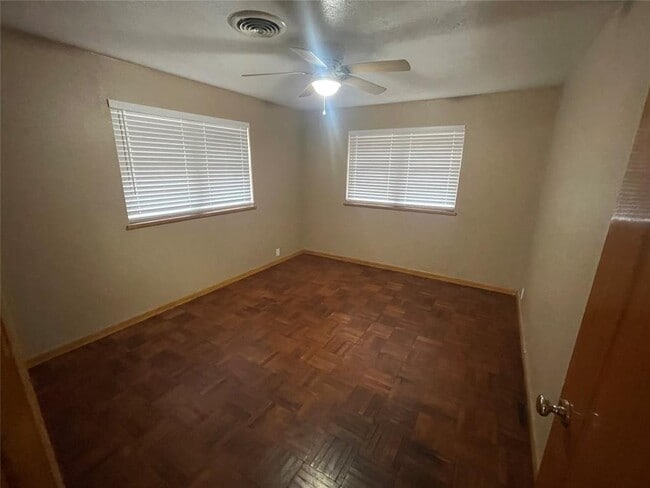 Foto del edificio - 1019 N Randall Rd