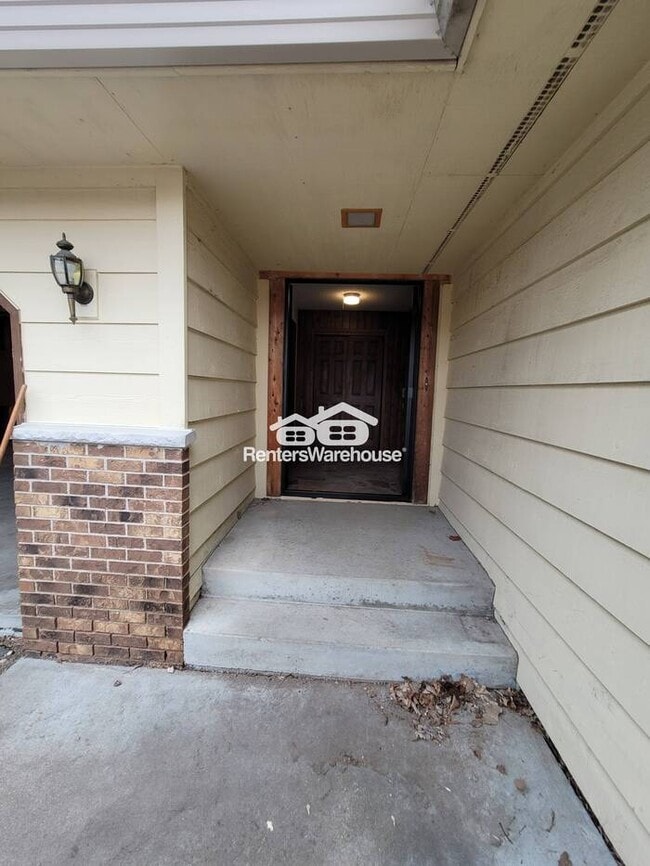 Building Photo - Available April 28th 4 Bedroom 3 Bath Single Family Home in Eden Prairie