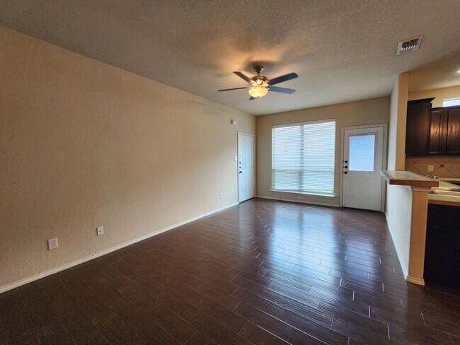 Foto del edificio - 2 Weeks Free Rent 3/2.5/2 Close to Creeksi...