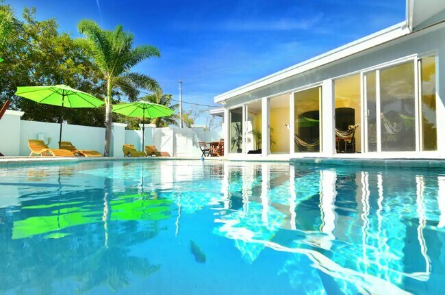 Foto del edificio - 1100 NE 4th St