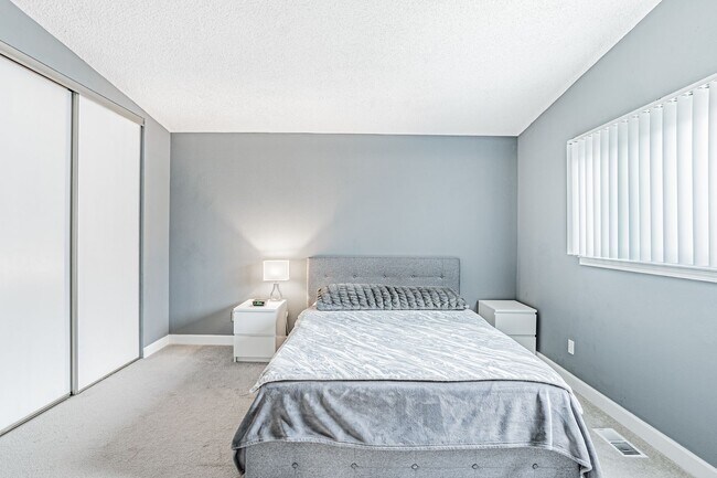 Foto del edificio - Beautiful 3 Bed 1.5 Bath Home with 2 Car G...