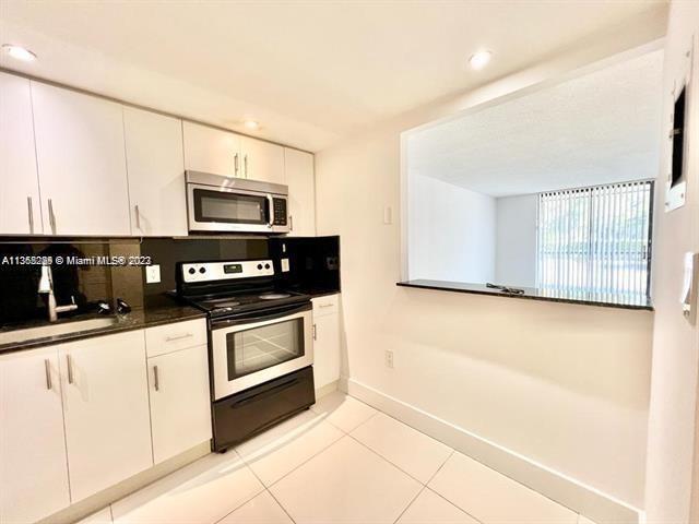 Foto del edificio - 16950 W Dixie Hwy