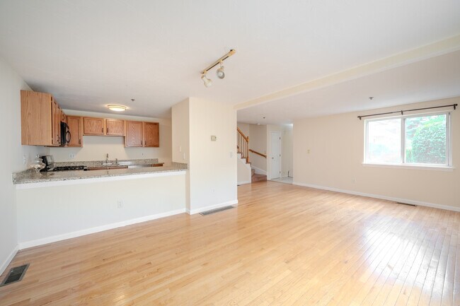 Foto del edificio - 360 Littleton Rd