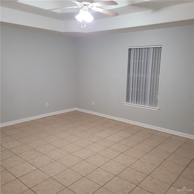 Foto del edificio - 2321 W Candlelight Ln