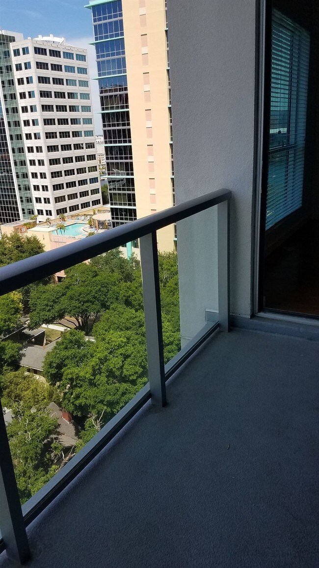 Foto del edificio - 210 Lake Ave