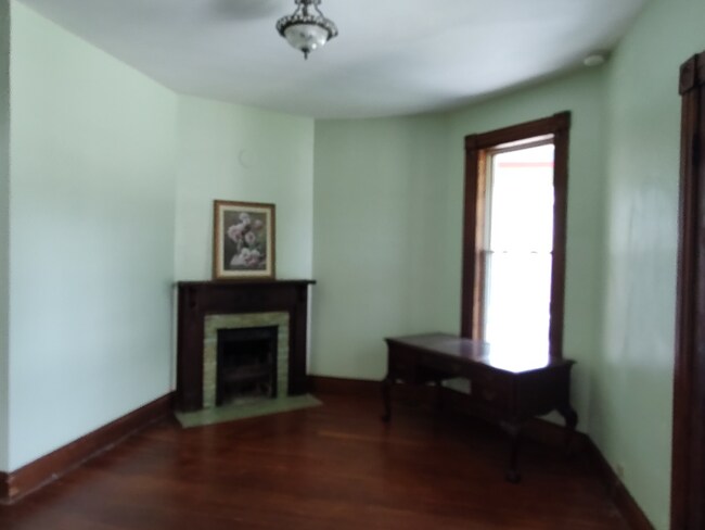 Building Photo - 150 N Ashland Ave