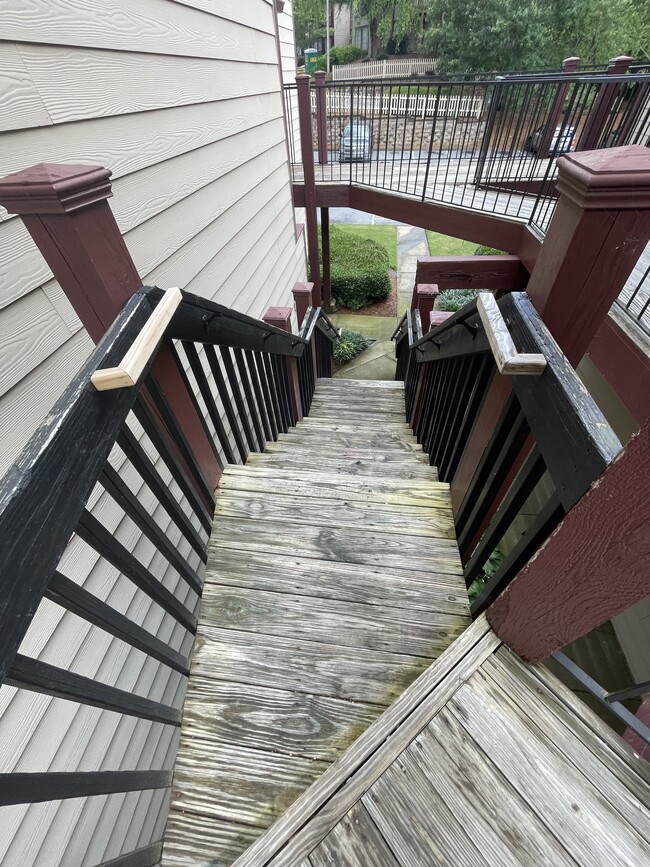 Building Photo - 909 Wentworth Ct