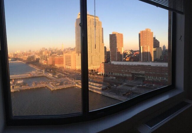 Foto del edificio - 4 bedroom in NEW YORK NY 10282