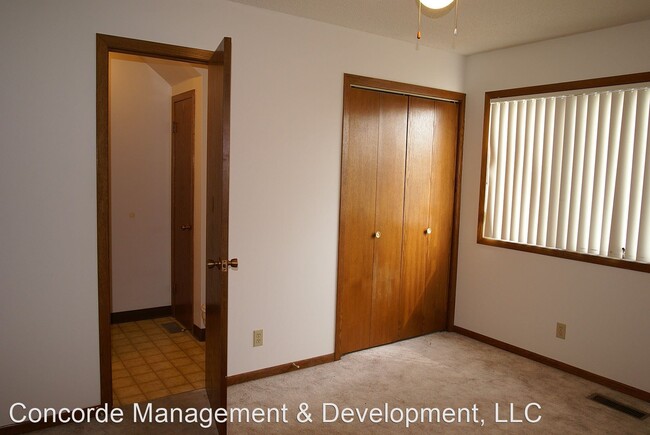 Building Photo - 945 D St