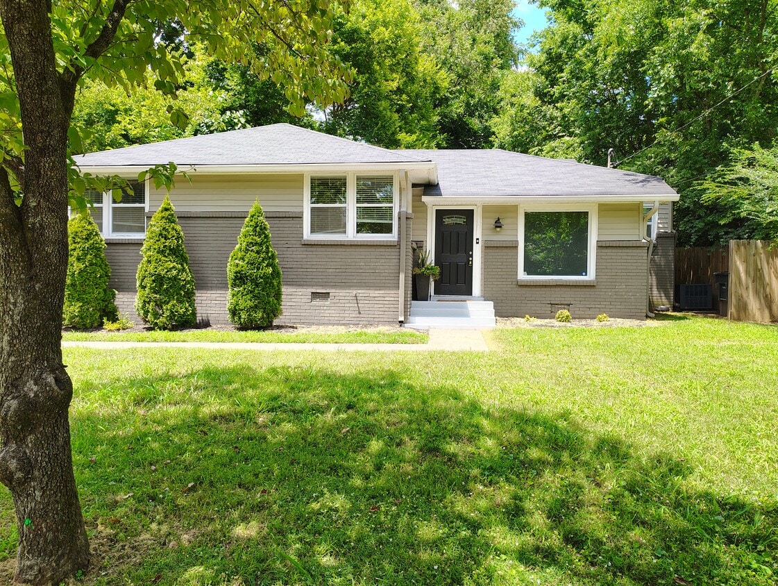 Primary Photo - 3819 Inglewood Cir N