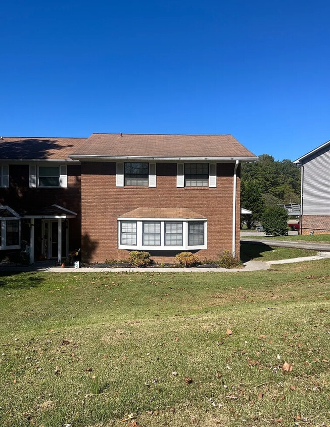 Primary Photo - 115 Golfcrest Ln