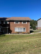 Building Photo - 115 Golfcrest Ln