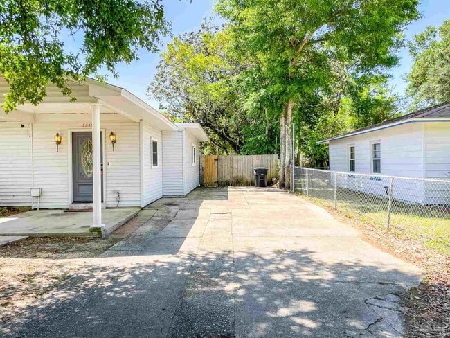 Building Photo - 3355 Seabrook St