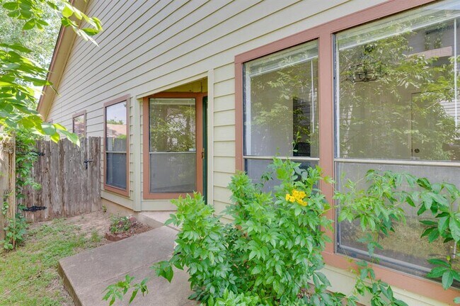 Foto del edificio - 13341 Water Oak Ln