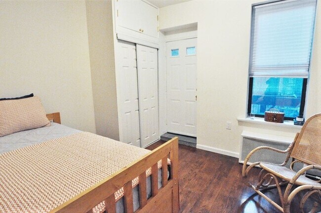 Building Photo - 1374 1st Ave