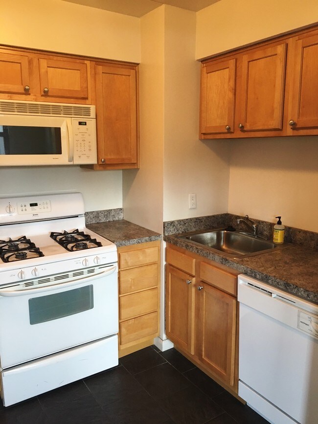 Montgomery Plaza Apartments Rentals Ardmore, PA